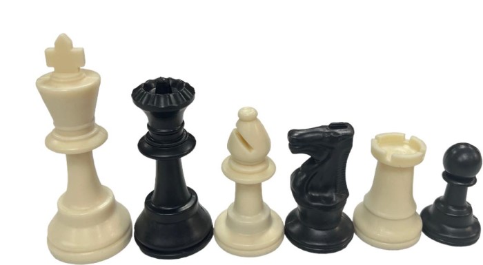 Scholastic Plastic Chess Pieces